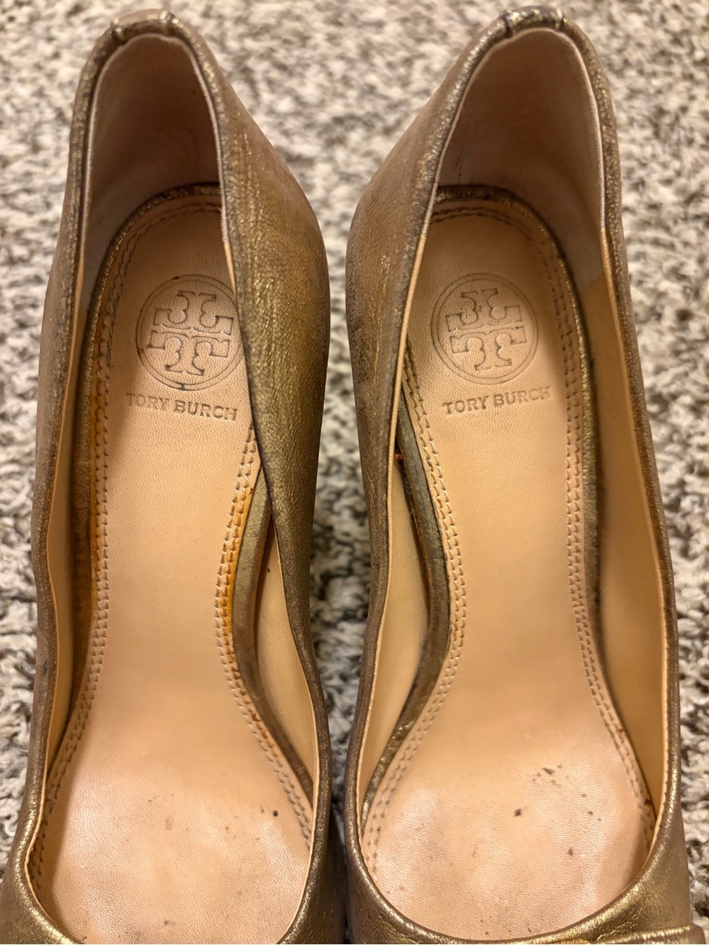 Tory Burch Gold Metallic Bow Pumps - Picture 3 of 8